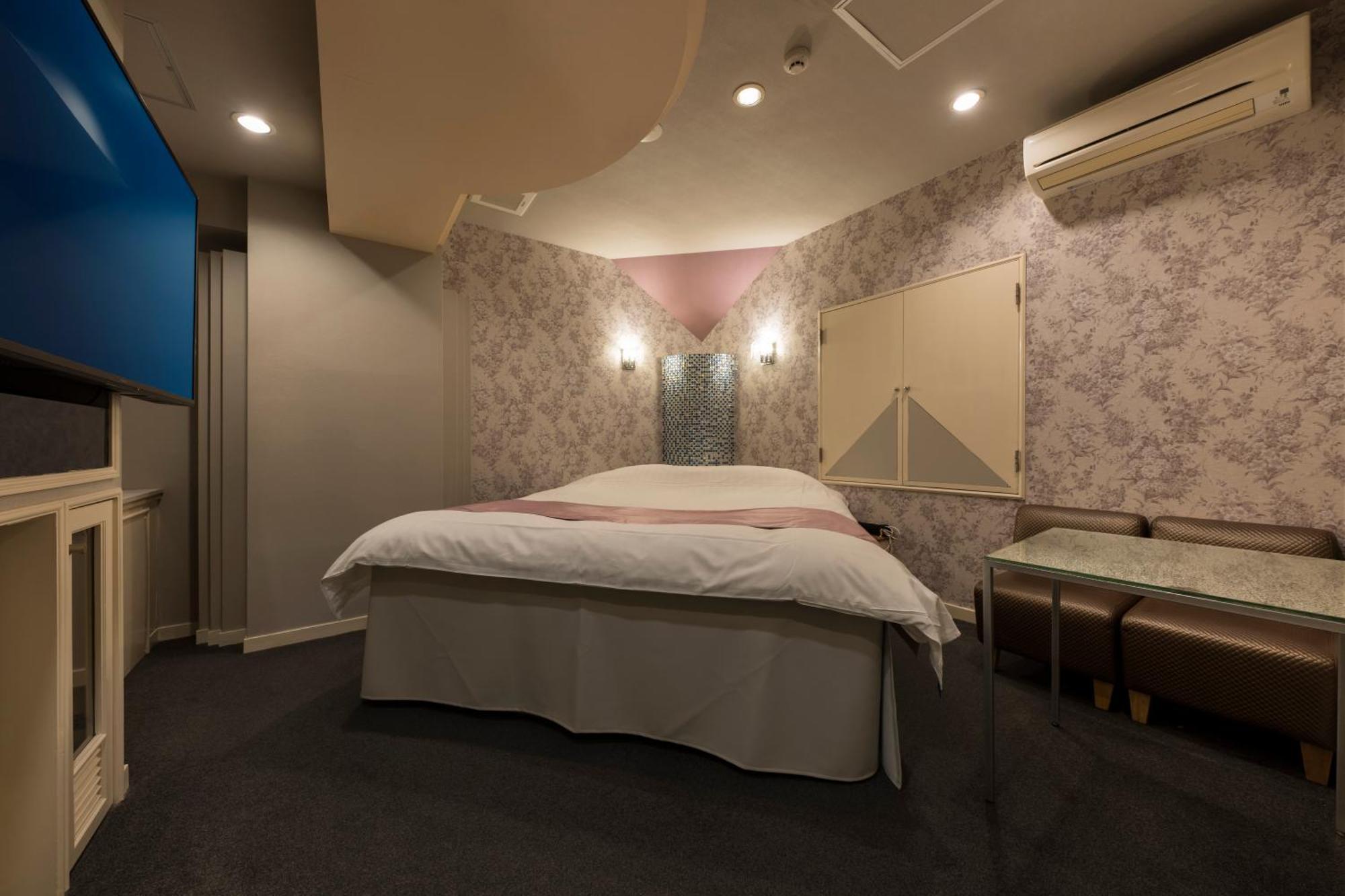 ホテル ジュエリージュエリー 十三 (Adults Only) Osaka Exterior photo