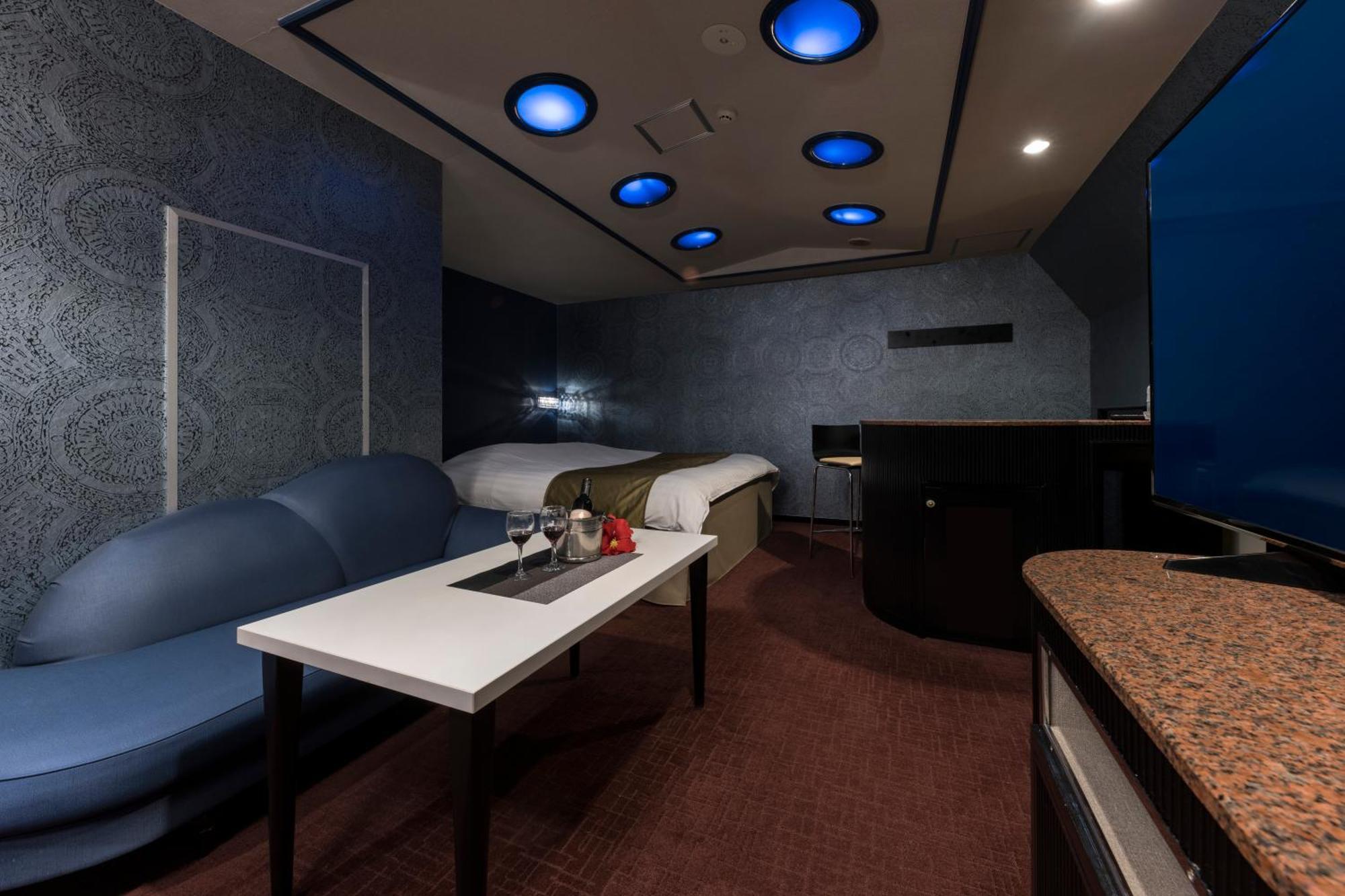 ホテル ジュエリージュエリー 十三 (Adults Only) Osaka Exterior photo